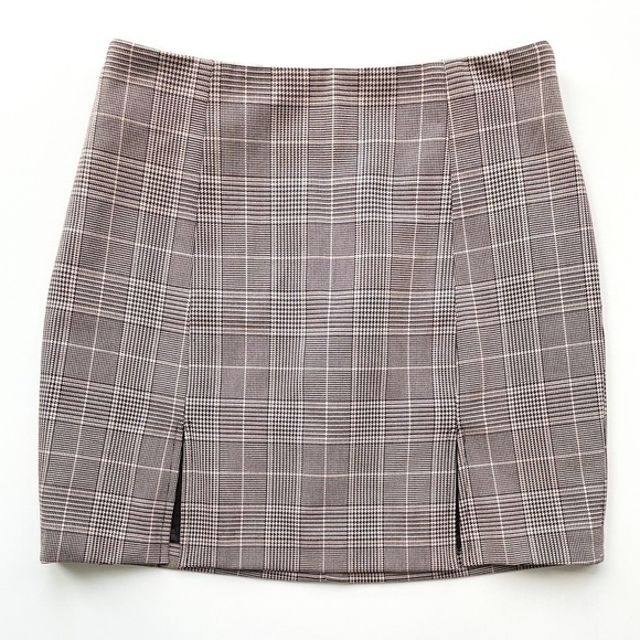 Aritzia Dresses & Skirts - SUNDAY Best Notched Check Mini Skirt